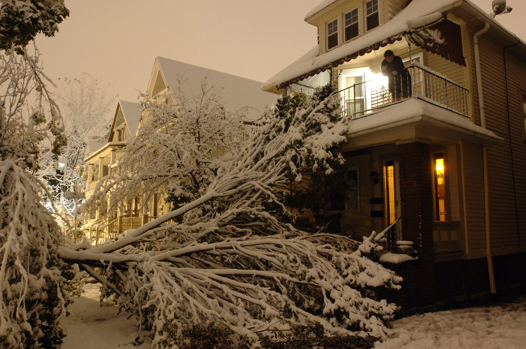 LOCAL OCTOBER SNOWSTORM GEE.jpg